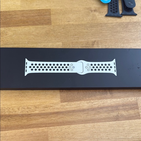 Apple Watch Nike Sport Band size (S/M) & (M/L) - Picture 2 of 4